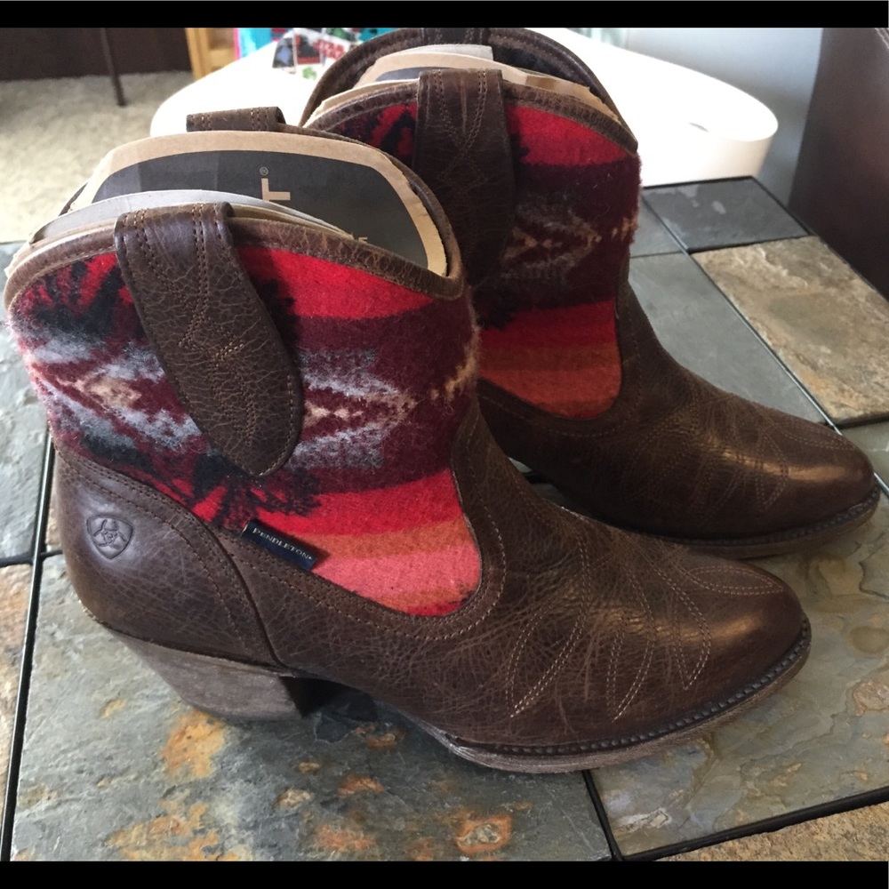 Ariat Meadow Pendleton Short Cowgirl Boots Size 9